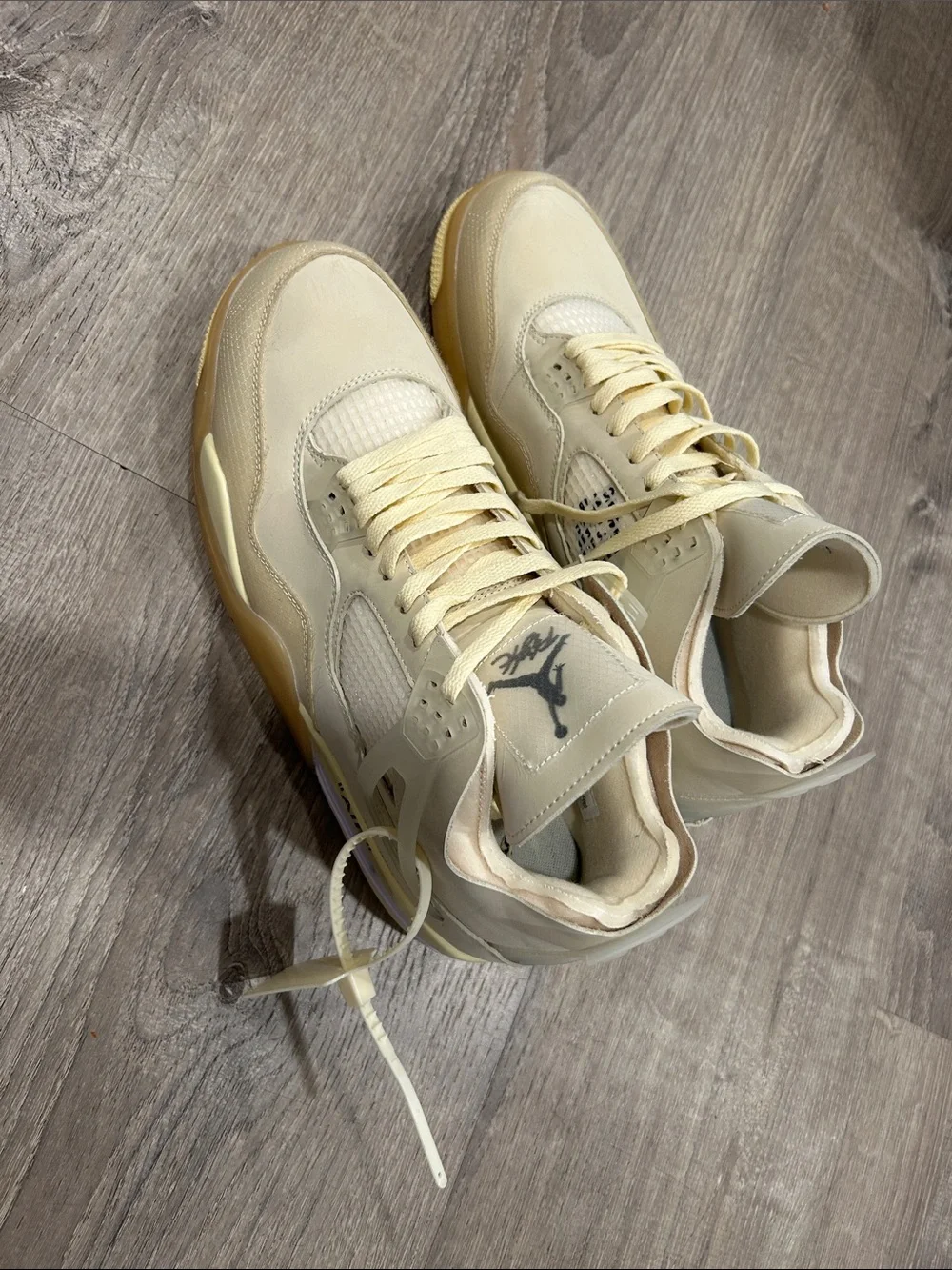 Jordan Men's Cream/Tan Retro Basketball Sneakers